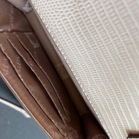 NWT ANNE KLEIN CROSSBODY WALLET ON A CHAIN PHONE SHOULDER BAG - Picture 5 of 8